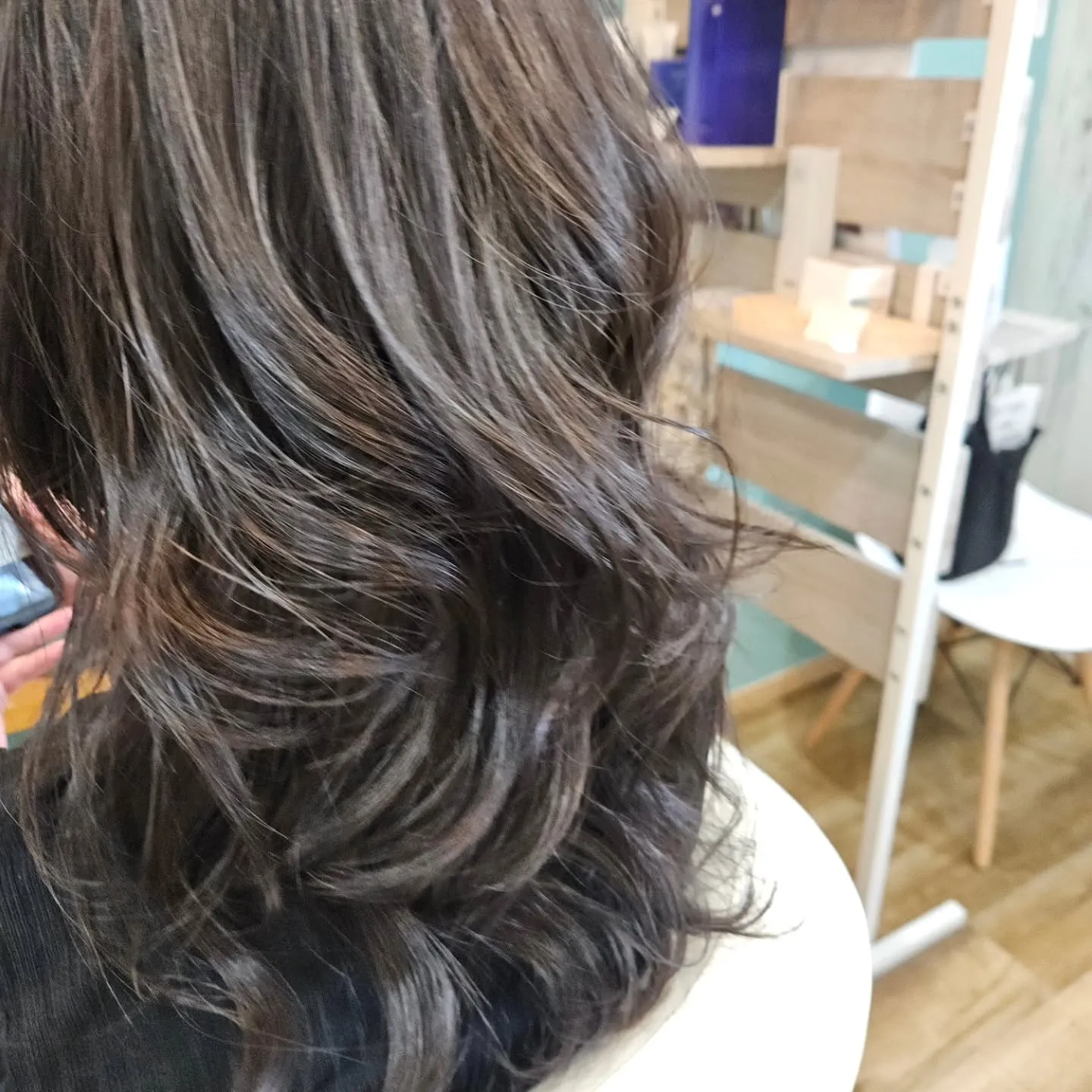 ベースの明るさを生かして、くすみ感を与えてトーンダウンしまし...